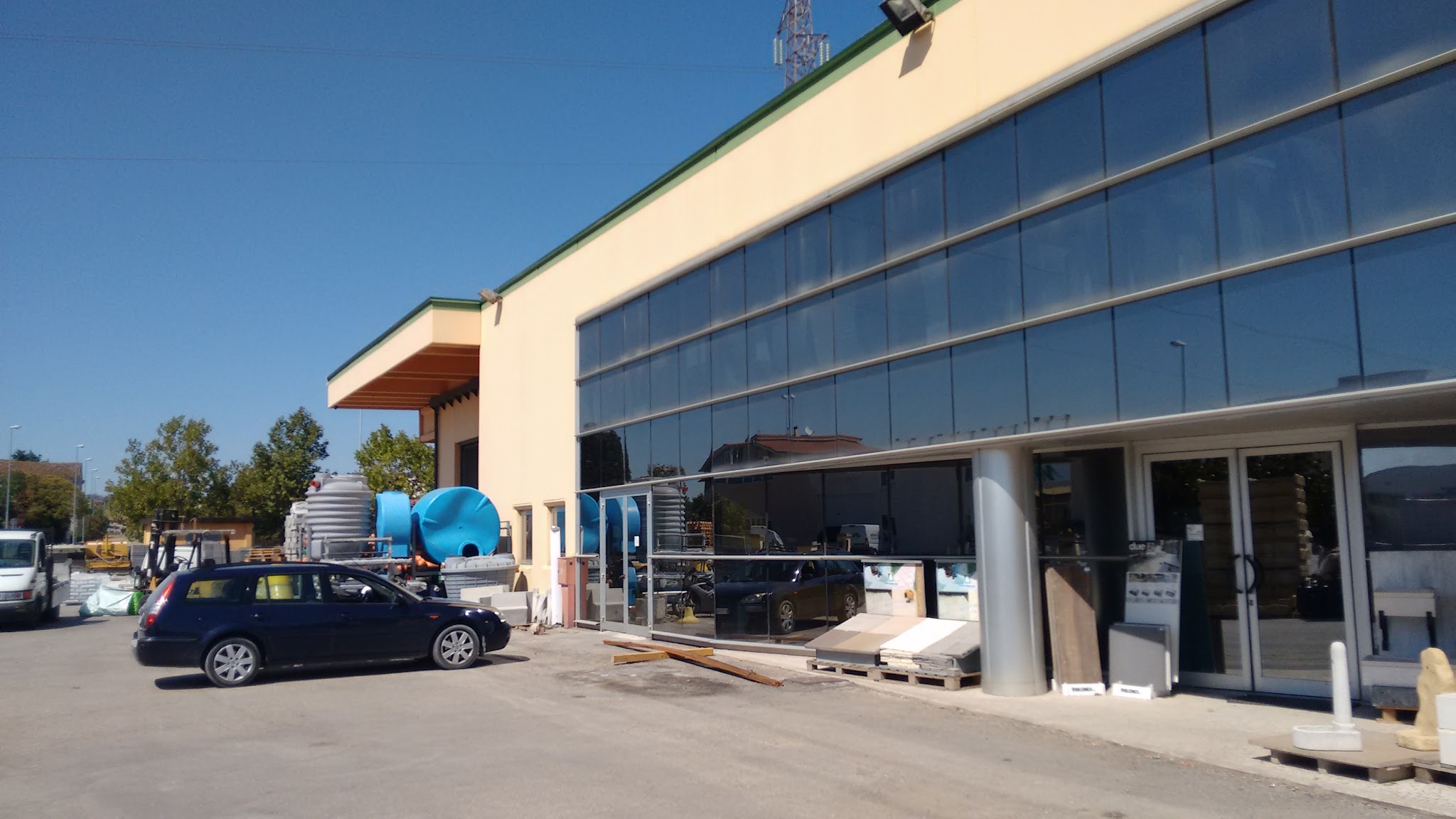 Esterno della sede Domus Edilizia